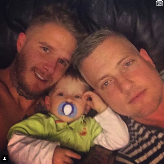 Padres gays con sus hijos