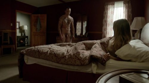 Chris Coy desnudo en 'Banshee'