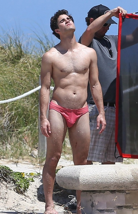 Darren Criss desnudo en el rodaje de 'American Crime Story'