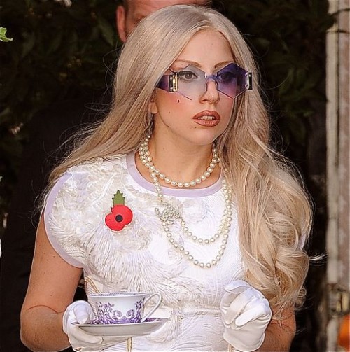 Gaga se va a tomar el té