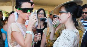 Katy Perry y Dita Von Teese se hacen amigas en Coachella