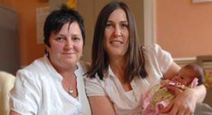 Dos lesbianas consigue figurar como "padres" en Reino Unido
