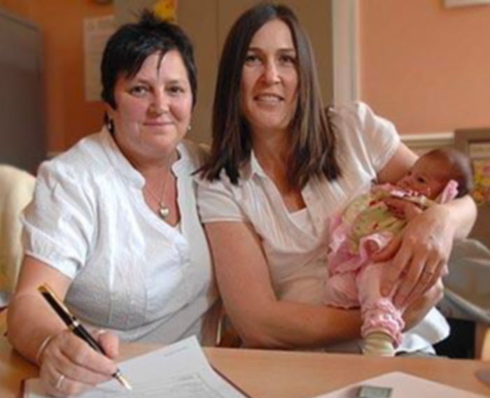 Dos lesbianas consigue figurar como "padres" en Reino Unido