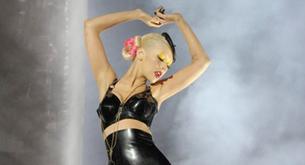 Christina Aguilera se disfraza de Dita Von Teese