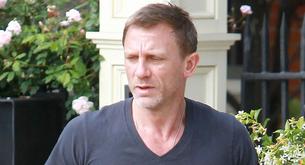 Daniel Craig parece un albañil rumano.