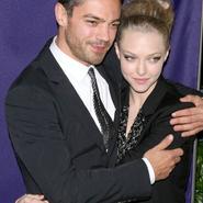 Dominic Cooper le pone los cuernos a Amanda Seyfried con Lindsay Lohan