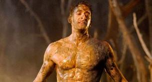 Adrien Brody se quita la camiseta