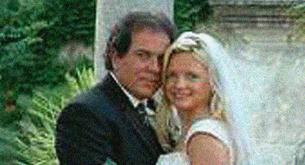 Una mujer se entera por Facebook de que su marido se ha casado con otra