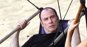 ACERTIJO: ¿Qué le falta a John Travolta en la foto?
