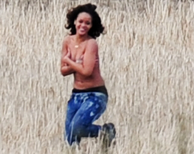 Rihanna cabreó al granjero irlandés por ir en topless
