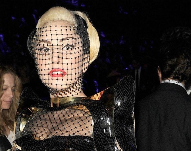 Lady Gaga prepara el lanzamiento de su perfume, que olerá a "prostituta cara"