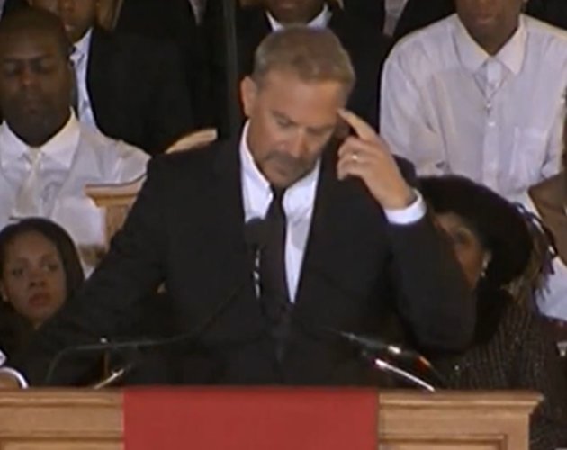 Kevin Costner emociona con su speech en el funeral de Whitney Houston