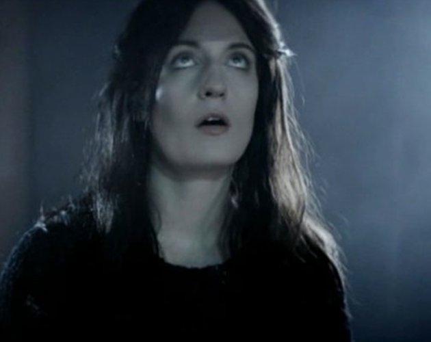 Florence + The Machine se oscurecen para 'Never Let Me Go'
