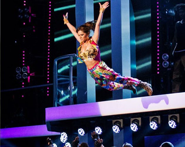 Cheryl salta al vacío en su primera actuación de 'Call My Name'