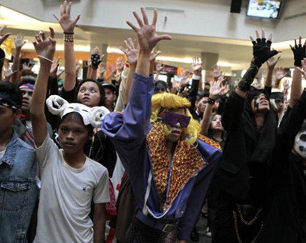 Los Little Monsters indonesios se montan su 'Born This Way Ball'