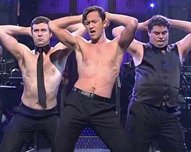 Joseph Gordon-Levitt hace un striptease en 'Saturday Night Live'