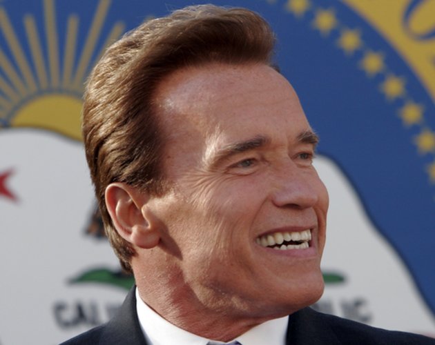 Arnold Schwarzenegger casa a una empleada lesbiana pero está en contra del matrimonio gay