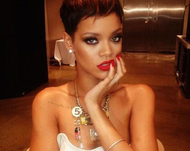 Rihanna lanzará en marzo su primera colección de moda, River Island