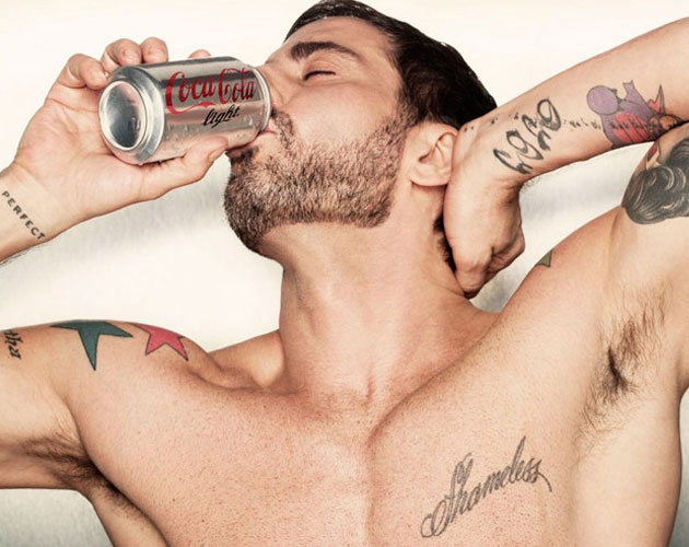Marc Jacobs desnudo, nuevo director creativo de Coca Cola Light