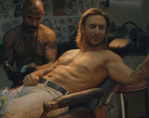 David Guetta presume de abdominales en el vídeo de 'Play Hard'