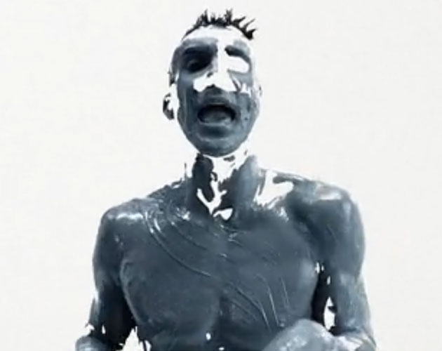 Adam Levine, desnudo en el vídeo de 'Love Somebody' de Maroon 5