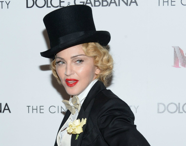 Madonna insiste con el sombrero de copa en la premiere de su 'MDNA Tour' en EPIX