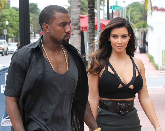 Kanye West pide matrimonio a Kim Kardashian en un estadio con música de Lana Del Rey
