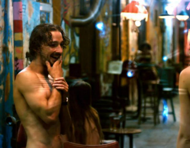 Shia Laeouf, desnudo y tocando a un hombre en 'Charlie Countryman'