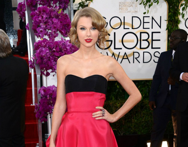 Fans de Taylor Swift insultan a Tina Fey por un chiste en los Globos de Oro