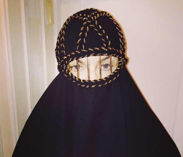 Escándalo: Madonna con burka