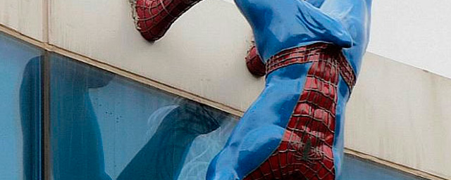 Una estatua de Spider-man con el pene erecto, censurada en Corea