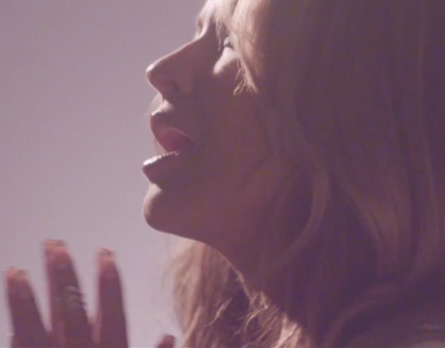 Anastacia estrena vídeo para 'Staring At The Sun'