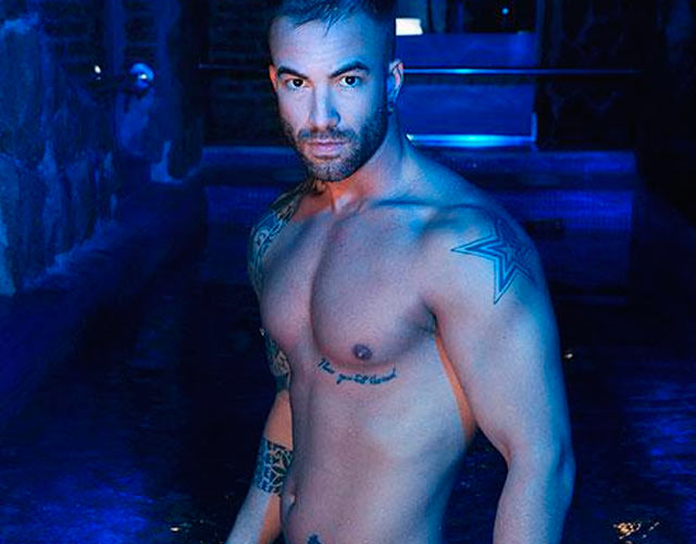 Sandro de QQCCMH desnudo integral en la sauna