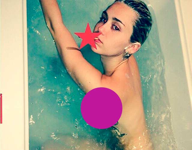 Miley Cyrus desnuda y fumando un porro en la bañera