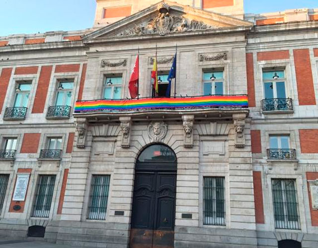 Críticas a Cristina Cifuentes y Nuevas Generaciones del PP por sumarse al Orgullo Gay