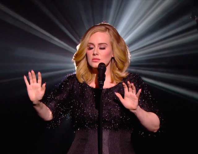 Primera actuación de 'Hello' de Adele, en los NRJ Music Awards 2015