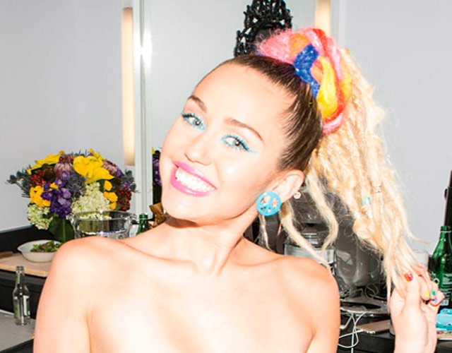 Miley Cyrus desnuda integral en V Magazine