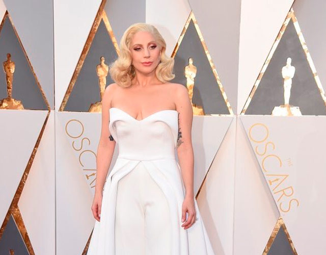 Lady Gaga canta 'Til It Happens To You' en los Oscar 2016, pero no gana