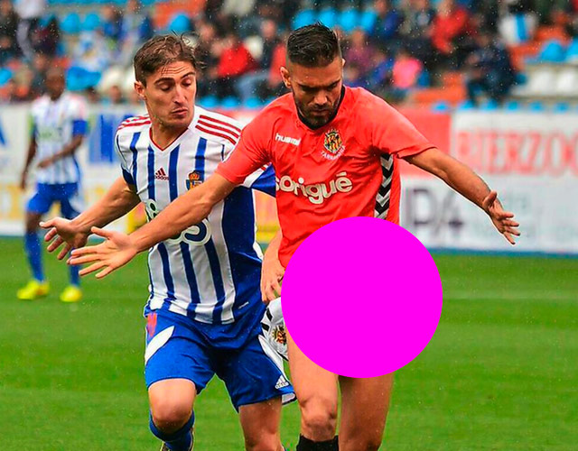 El pene del futbolista Iago Bouzón desnudo en pleno partido
