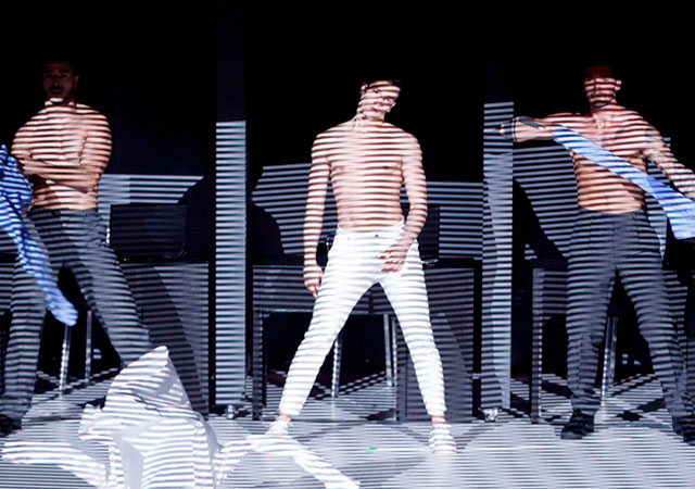 Bailarines desnudos al ritmo de 'Get Naked' de Britney Spears