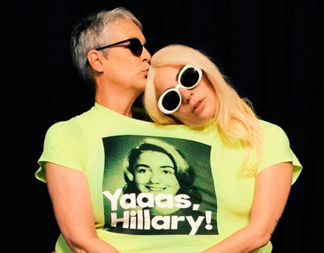 Lady Gaga apoya a Hillary Clinton junto a Jamie Lee Curtis