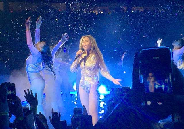 Acusan a Beyoncé de plagiar la coreografía con agua del 'Formation Tour'