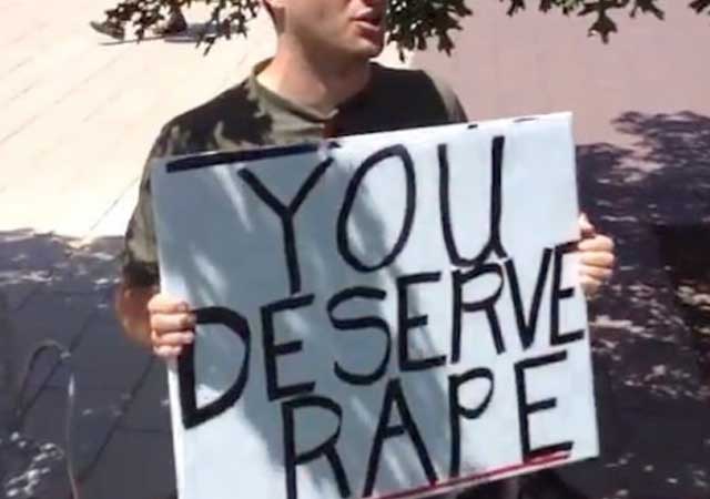 Un homófobo, atacado con un bate tras chillar "os merecéis ser violados"