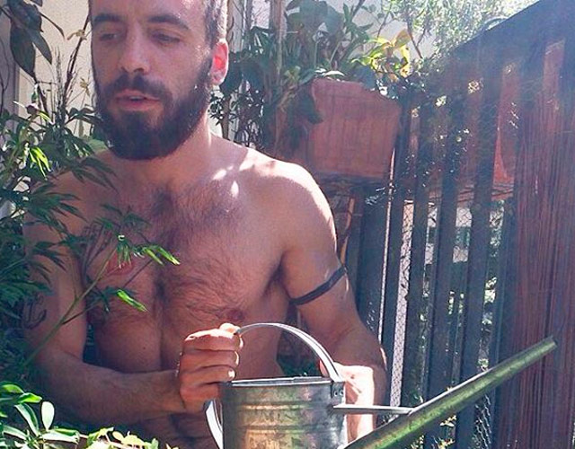 Jardineros desnudos por el World Naked Gardening Day