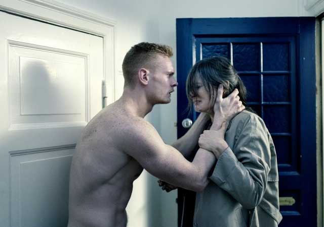 El actor Peter Plaugborg, desnudo en ‘Bedre Skilt End Aldrig’