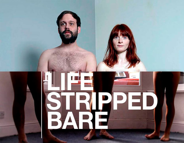 Hombres desnudos en 'Life Stripped Bare', nuevo reality nudista de Channel 4