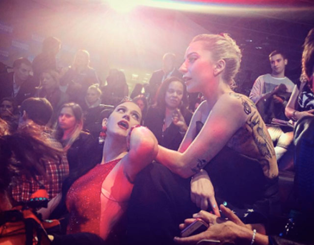 La foto de Lady Gaga y Katy Perry cogidas de la mano en las elecciones