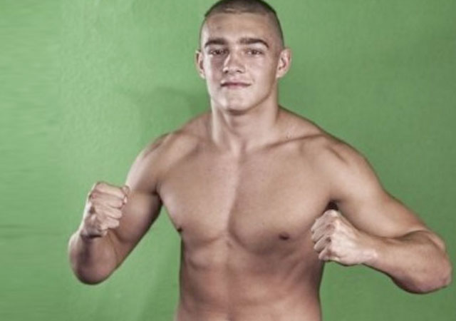El boxeador Tadeas Ruzicka, desnudo ante la prensa