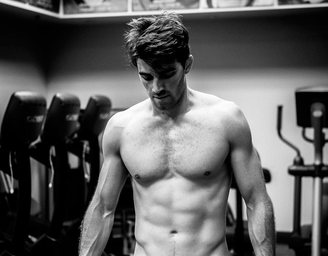 Andrew Taggart desnudo de The Chainsmokers
