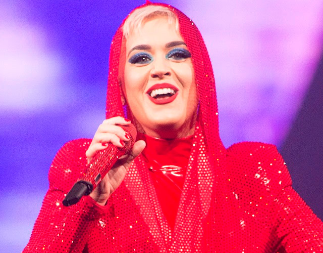Katy Perry, obligada a tirarse al público por un error en un concierto